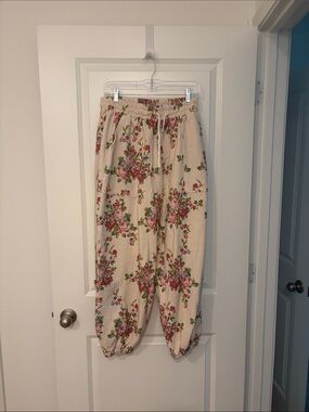 NWT Floral Drawstring Jogger Pants - Cream with Pink Roses